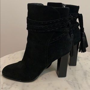 EUC black suede booties w tassel detail!